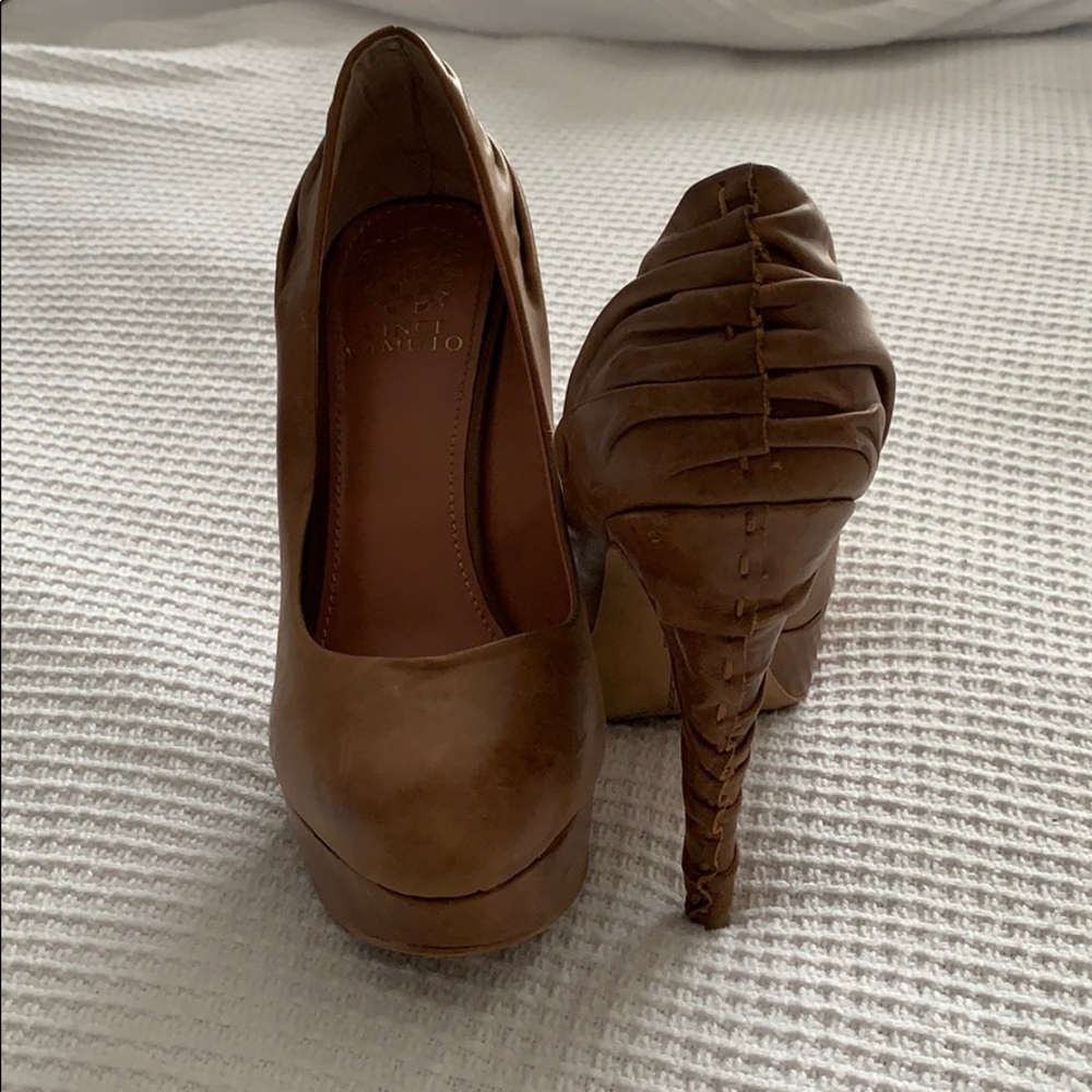 High heel pumps